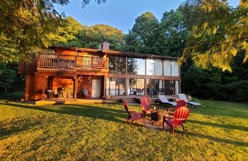 Suttons Bay House | Relaxing Waterfront Home in Suttons Bay with Hot Tub & Spa