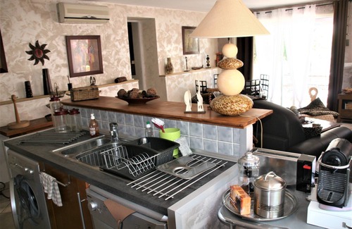 Ensues-la-Redonne House | Seaside Retreat: Private Terrace House with Garden
