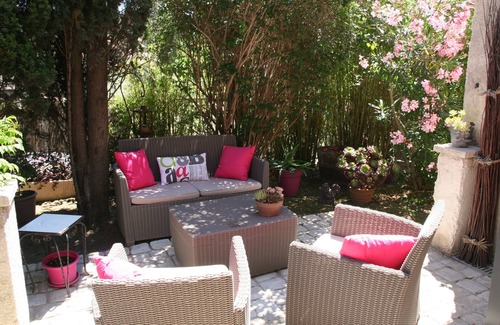Ensues-la-Redonne House | Seaside Retreat: Private Terrace House with Garden