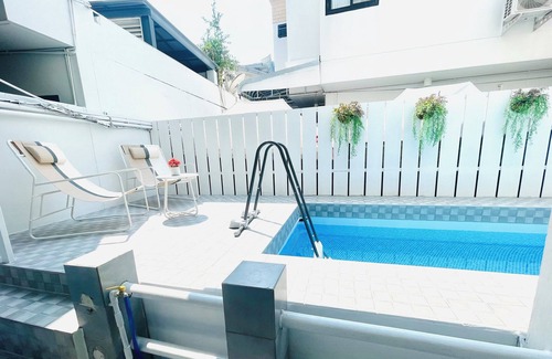 Khlong Tan Villa | Private Pool Villa Sukhumvit 26 Near BTS Phrom Phong and EmSphere