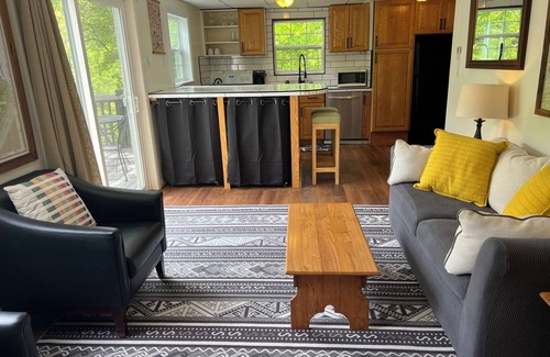 Hot Springs Cottage | Idyllic Retreat with Private Trail Access and Mountain Views