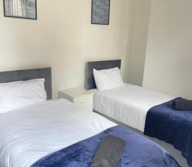Leicester Apartment | Exceptional Two Bedroom Apartment in Leicester with Garden