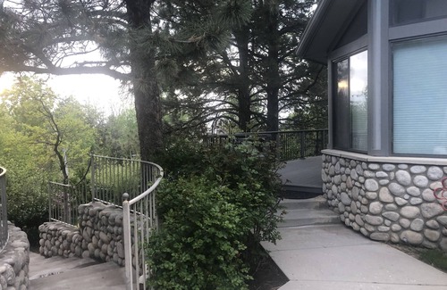 Sandy Apartment | Exclusive Retreat Close to Canyons with Spa & Hot Tub