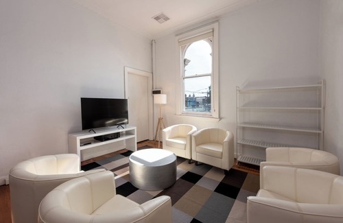 Carlton North Apartment | Cozy Private Unit in Historic Fitzroy North Building