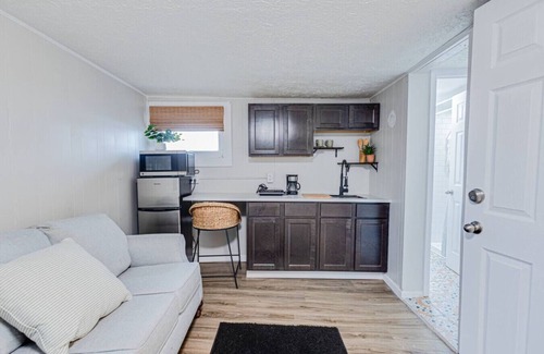 Lebanon Apartment | Private Unit in Lebanon | WiFi | Laundry