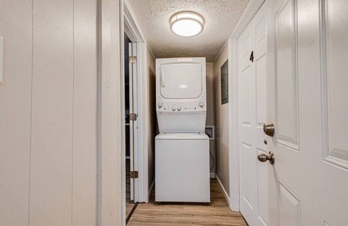 Lebanon Apartment | Private Unit in Lebanon | WiFi | Laundry