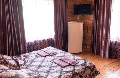 Arshan Hotel | Cozy Usadba Maryina Roscha: Pet Friendly Getaway with Breakfast