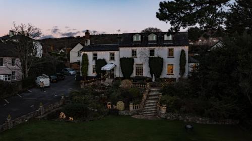 Sidmouth Villa | Private Use-Mount Pleasant Hotel with Hot Tub & Great Space