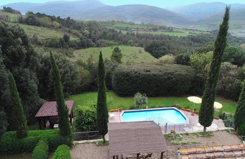 Montecastelli Villa | Exclusive Tuscan Villa with Pool & Hot Tub - Rated 10/10