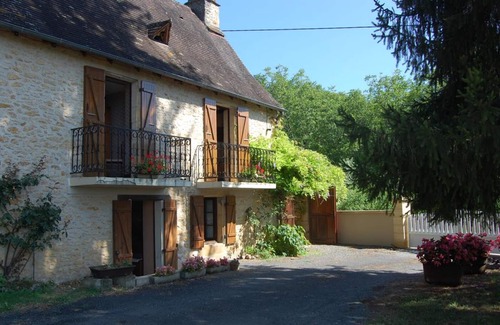 Montignac Cottage | Private Villa with Heated Pool, Fireplace, and Scenic Views in Montignac