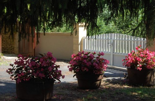 Montignac Cottage | Private Villa with Heated Pool, Fireplace, and Scenic Views in Montignac