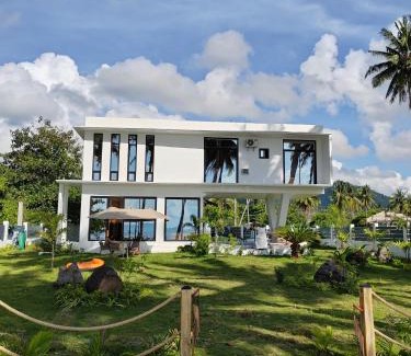 Port Barton Villa | PRIVATE VILLA FRONT BEACH Infinity Pool