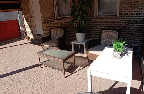 Little Village Apartment | Elegant Villa Retreat in Vintage Chicago, Minutes from Downtown