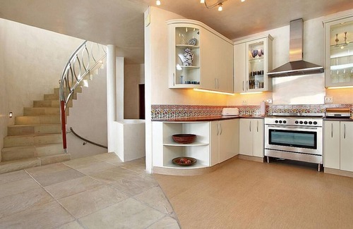 Mountainside Villa | Oceanfront Villa in Gordons Bay with Private Pool & Views