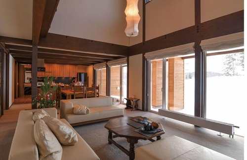 Biei House | Elegant Villa Retreat with Jacuzzi and Scenic Hill Views