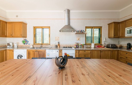 Estoi Cottage | Elegant Villa with 6 Suites, Heated Pool & Ocean Views