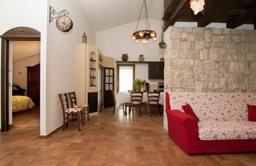 San Lupo House | Inviting Private Villa with Pool, WIFI & Panoramic Views