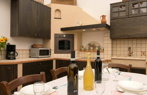 San Lupo House | Inviting Private Villa with Pool, WIFI & Panoramic Views