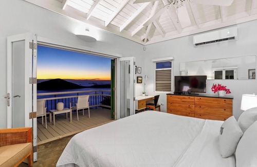 Culebra Pueblo Bed & Breakfast | Private villa with balcony overlooking the most spectacular sunsets in Culebra