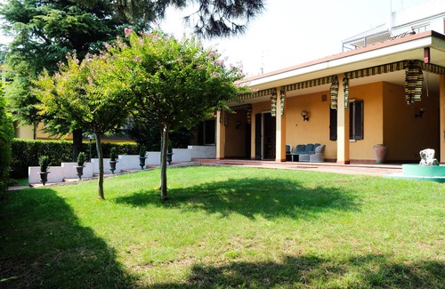 Borgo Roma Villa | Cozy Private Villa with Garden and Hot Tub - Vitti's Home