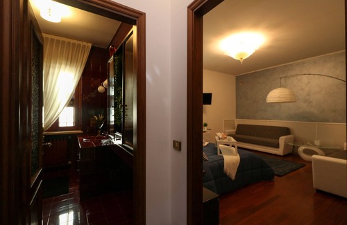 Borgo Roma Villa | Cozy Private Villa with Garden and Hot Tub - Vitti's Home