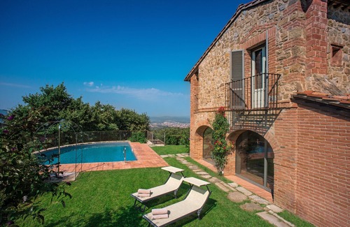 Arezzo Villa | Stylish Villa with Private Pool and Panoramic Vineyard Views