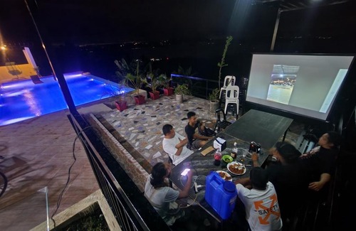 Talisay Cabin | Idyllic Villa with Breathtaking Taal View and Pool