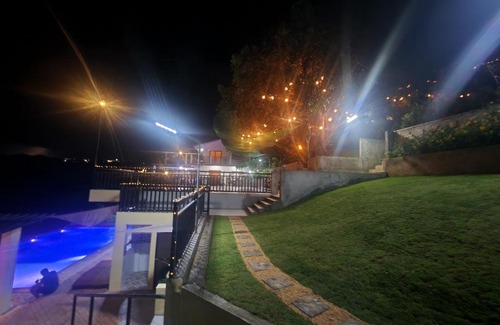 Talisay Cabin | Idyllic Villa with Breathtaking Taal View and Pool