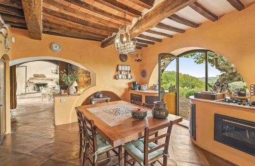 Radda in Chianti Villa | Idyllic Private Villa with Pool & Hot Tub near Greve In Chianti