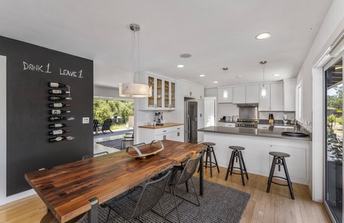 Healdsburg House | Premier Vineyard Haven Escape - Steps to HBG Square!