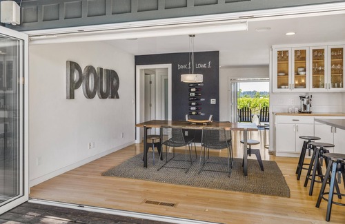 Healdsburg House | Premier Vineyard Haven Escape - Steps to HBG Square!