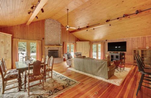 Ruffin House | Cozy Walterboro Estate with Deck and Fire Pit for Families
