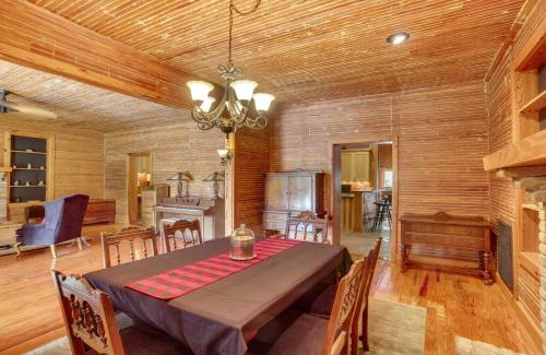 Ruffin House | Cozy Walterboro Estate with Deck and Fire Pit for Families