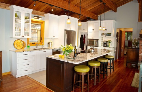 Bowen Island House | Waterfront Retreat with Ocean View & New Kitchen Amenities