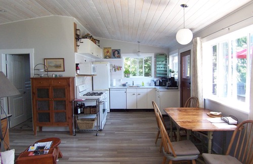 Powell River Cottage | Idyllic Waterfront Cottage on Malaspina Strait – 10/10 Rated