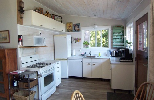 Powell River Cottage | Idyllic Waterfront Cottage on Malaspina Strait – 10/10 Rated