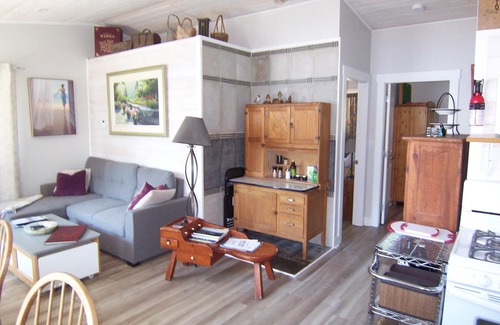 Powell River Cottage | Idyllic Waterfront Cottage on Malaspina Strait – 10/10 Rated