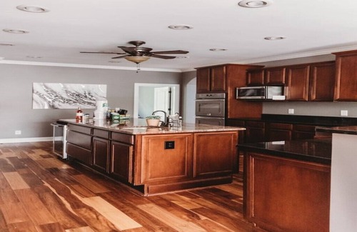 Bracey House | Waterfront Lake Gaston Retreat with 6 Bedrooms & Views