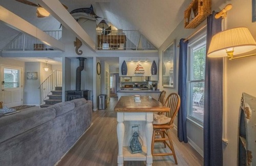 Reed Creek House | Serene Waterfront Retreat at Lake Hartwell with Hot Tub