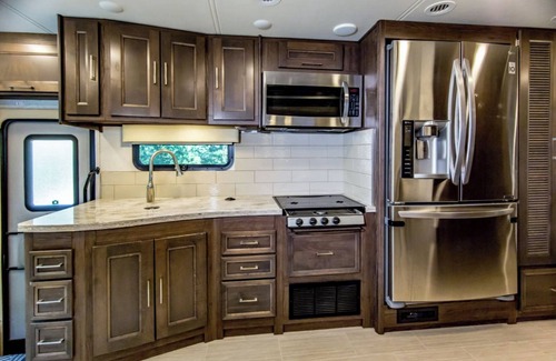 Osage Beach House | Cozy Private Waterfront Glamping RV with Lake View & Spa
