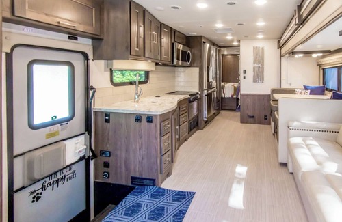Osage Beach House | Cozy Private Waterfront Glamping RV with Lake View & Spa