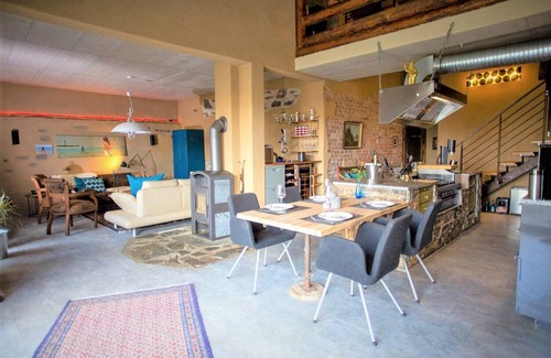 Gappenach House | Revitalizing Retreat with Outdoor Whirlpool and Spa Services