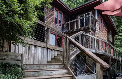 Skyland House | Private Wooded Paradise with Hot Tub & Summer Pool, 9.8/10