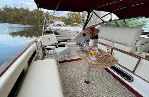 Catskill Boat Rental | Exclusive Retreat: Private Yacht on Catskill Creek