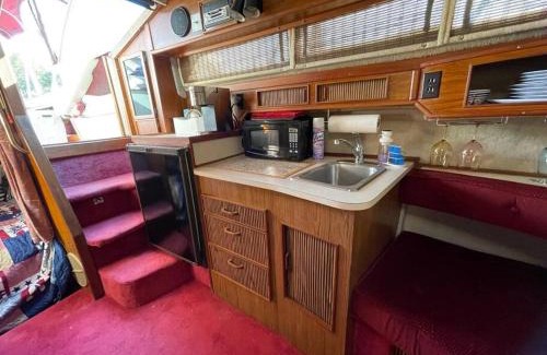 Catskill Boat Rental | Exclusive Retreat: Private Yacht on Catskill Creek