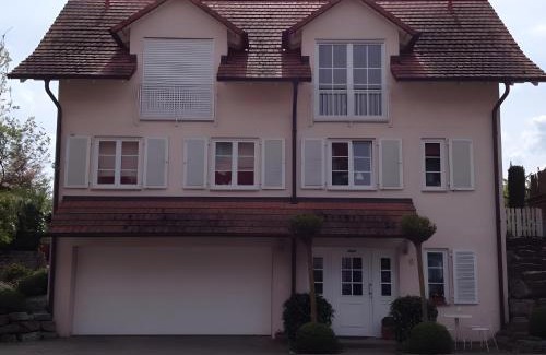 Immenstaad am Bodensee House | Welcoming Gästezimmer Kippenhausen: Rated 9/10 & Family-Friendly