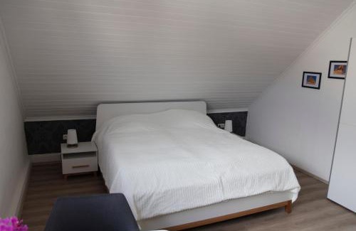 Region Hannover District Apartment | Cozy Room with Private Bath and Kitchen - Rated 9.2/10