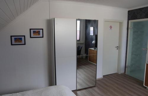 Region Hannover District Apartment | Cozy Room with Private Bath and Kitchen - Rated 9.2/10