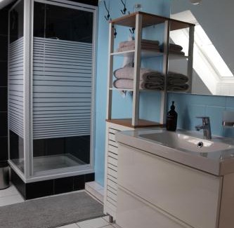 Region Hannover District Apartment | Cozy Room with Private Bath and Kitchen - Rated 9.2/10
