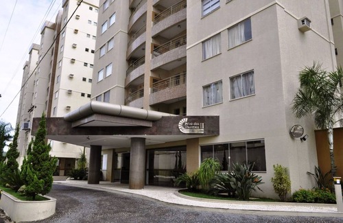 J Jeriquara Apartment | Convenient Family Escape at Prive Das Thermas II with Pool